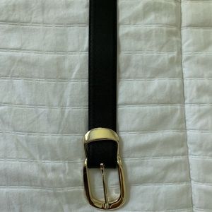 Black belt with gold hardware⚡️
